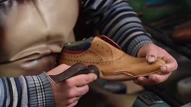 Mezlan Shoes being made